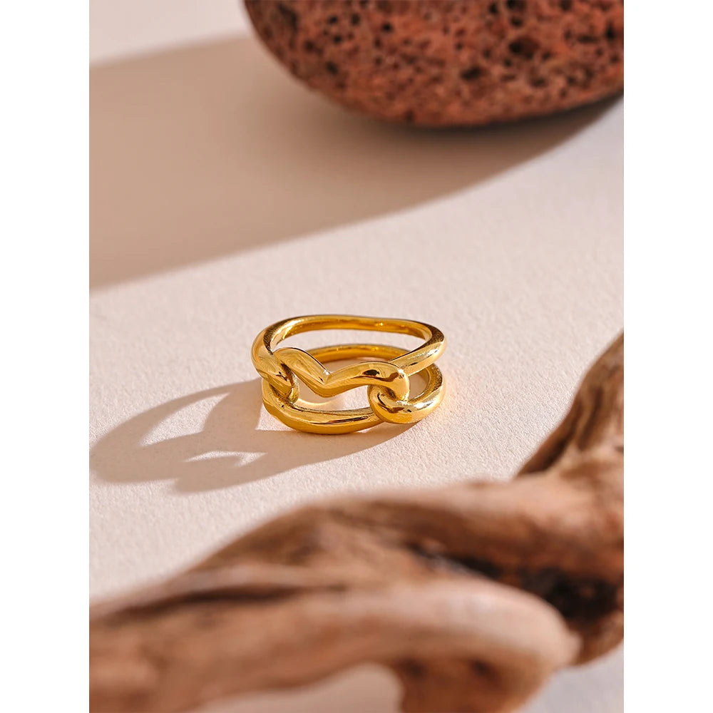 Intertwined Infinite Love Ring